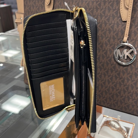 MICHAEL KORS Leather Continental Phone Holder Wristlet Wallet 
Black 
NWT - Picture 14 of 16